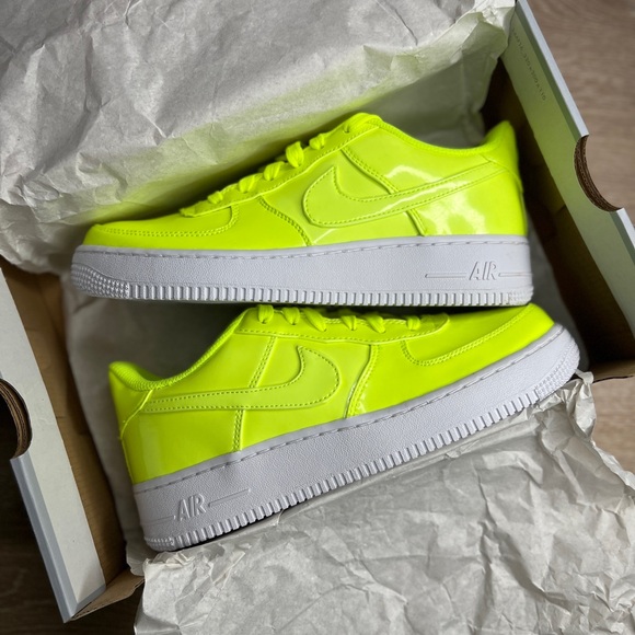 Nike Air Force One LV8 UV Light Reactive Volt Lime Yellow - Picture 3 of 8